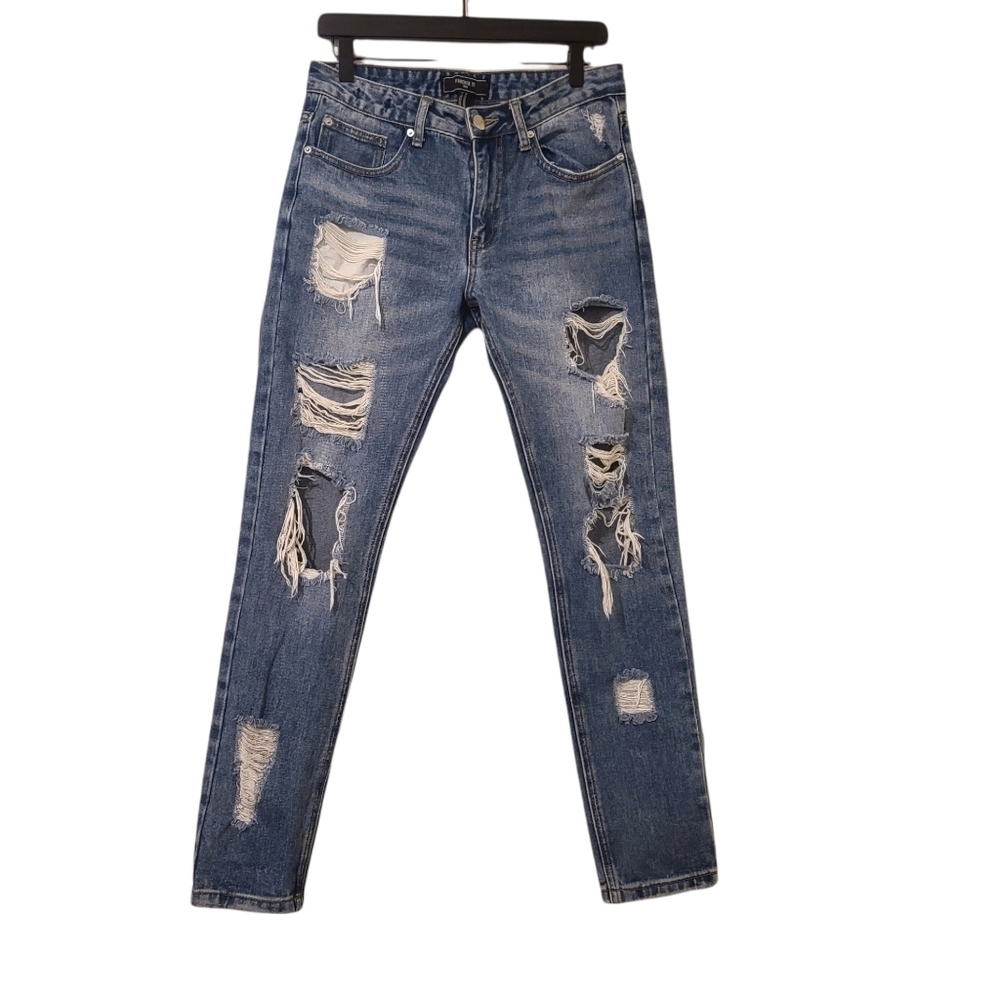 Forever 21 | Light Wash Distressed Blue Jeans Size 30